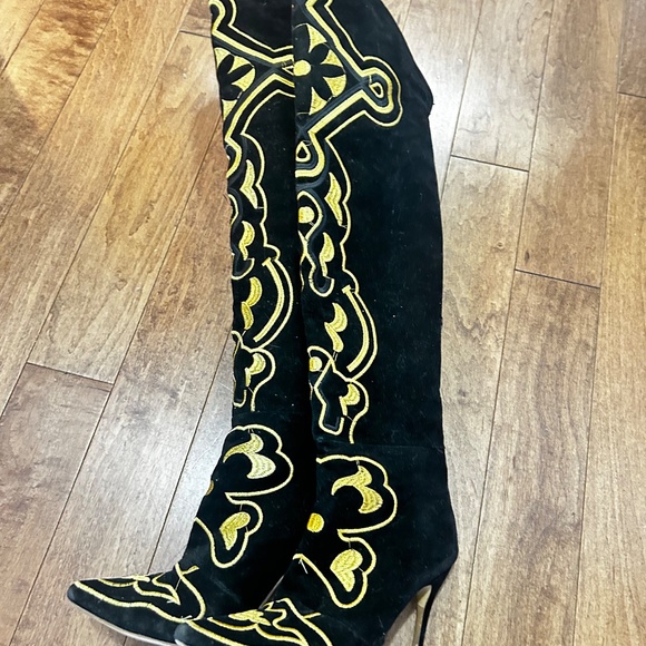 Over the knee boots - Picture 3 of 8